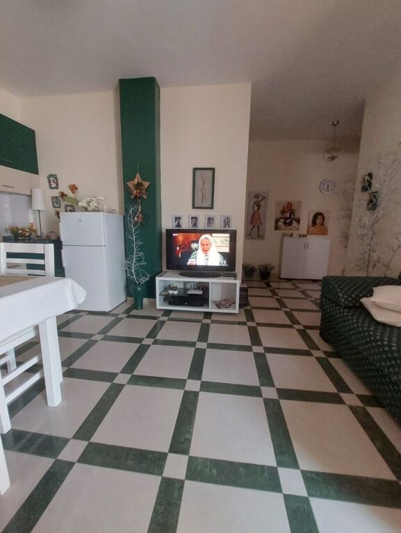 Shitet Apartament 1+1 te Shkembi Kavajes