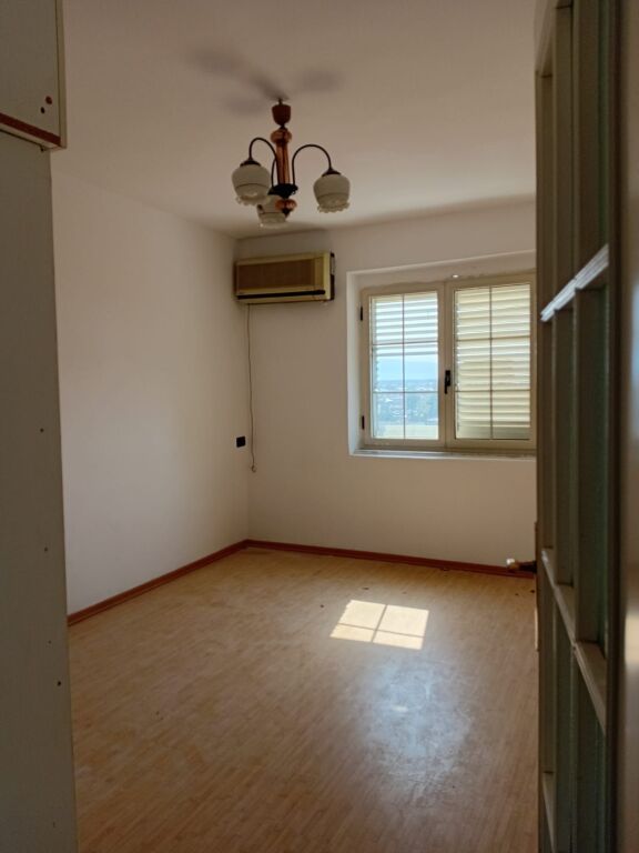 Shitet apartament