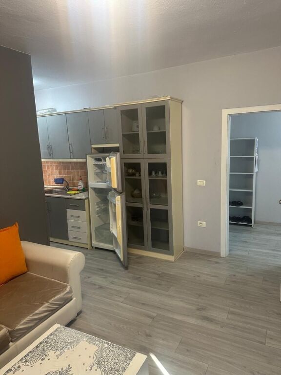 For rent 2+1+1 Elbasan Street 700 thousand lek