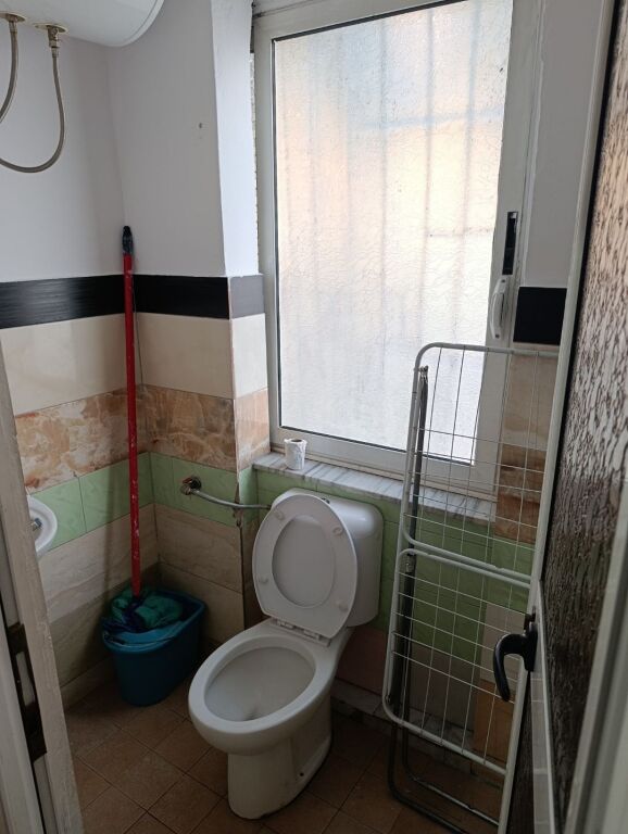 Qera | Garsoniere Pallat | Shkolla Bashkuar | 300 €/muaj