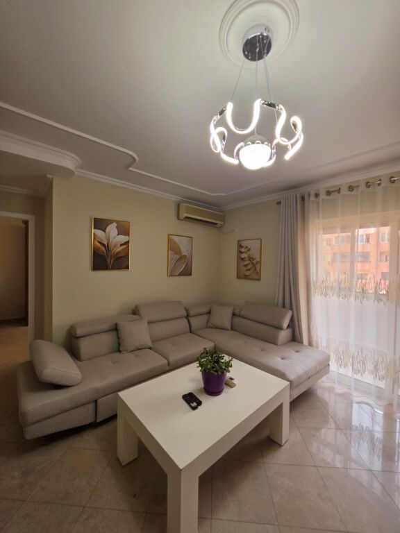 jepet me qira apartament 1+1 tek Komuna Parisit