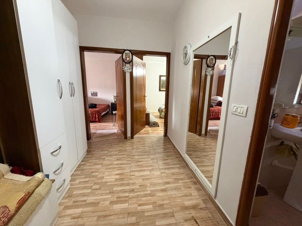 Shitet Apartament 1+1 - Laprakë, Pranë KMY