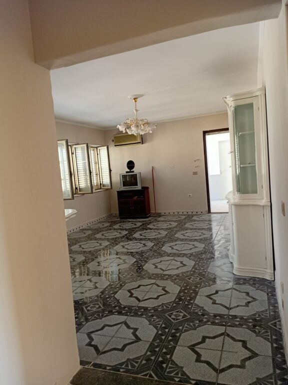 Shitet apartament