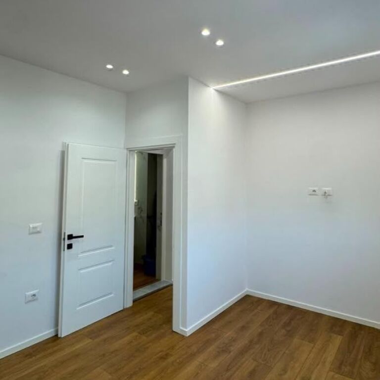 SHITET APARTAMENT 2+1 – RR. 4 DËSHMORËT