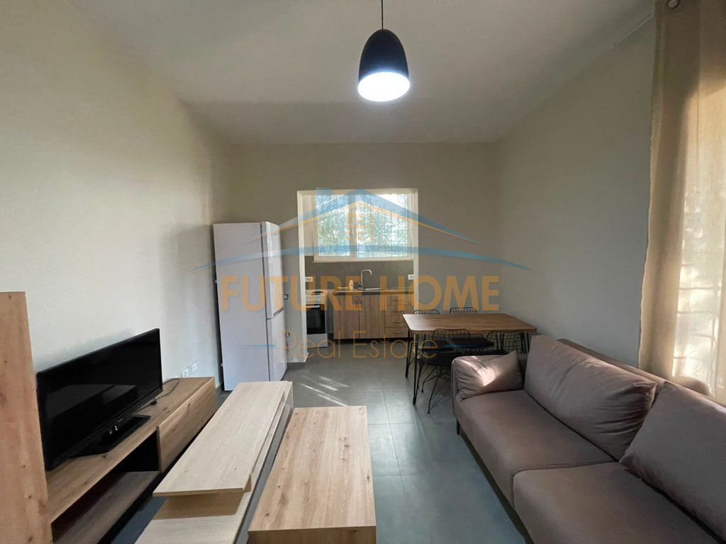 Shitet, Apartament 2+1, Shkolla e Bashkuar, Tiranë