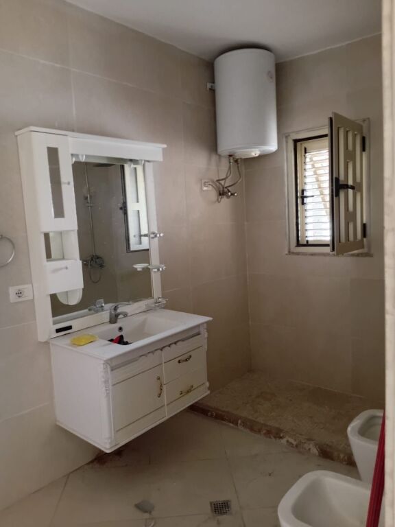 Shitet apartament