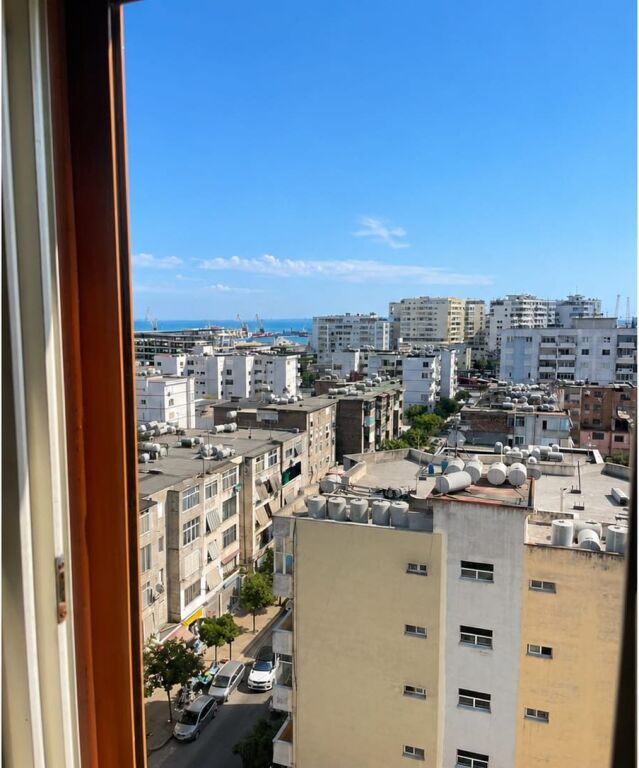 Shitet Apartament 1+1 te Markata Durres