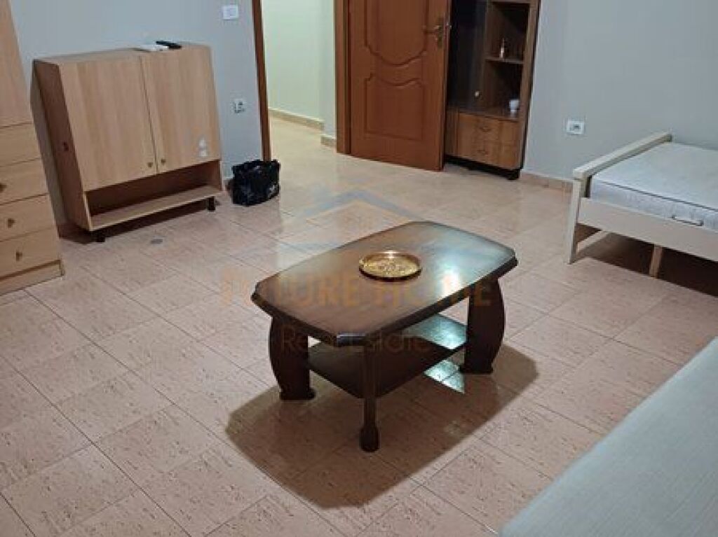 Shitet, Apartament 2+1, Sheshi Wilson, Tiranë