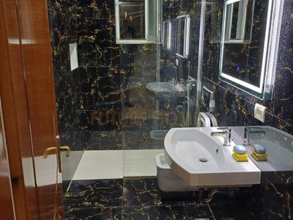 Shitet, Apartament 2+1, Sheshi Wilson, Tiranë
