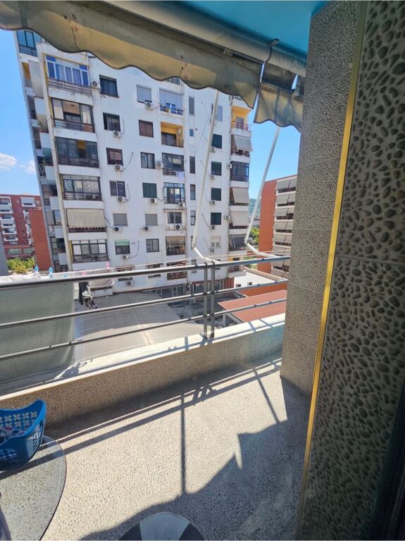 1+1, at the Delijorgji complex, Kavaja street, 183,000 euros