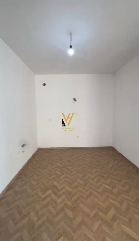 OFFICE 60 M2 FOR RENT AT BARDHYL STREET 65,000 LEKE