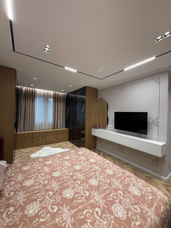 SUPER APARTAMENT PER SHITJE NE RRUGEN E PORTIT !!!!