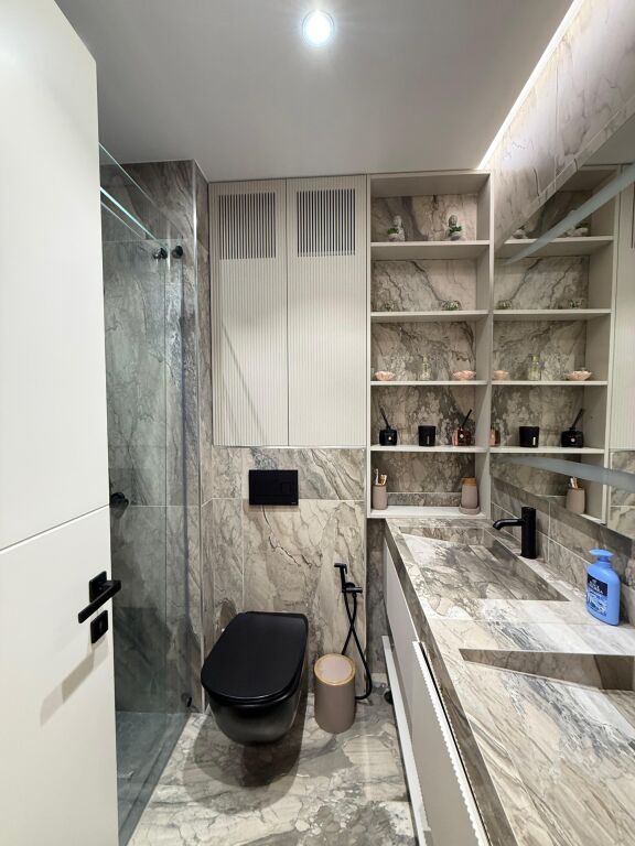 SUPER APARTAMENT PER SHITJE NE RRUGEN E PORTIT !!!!