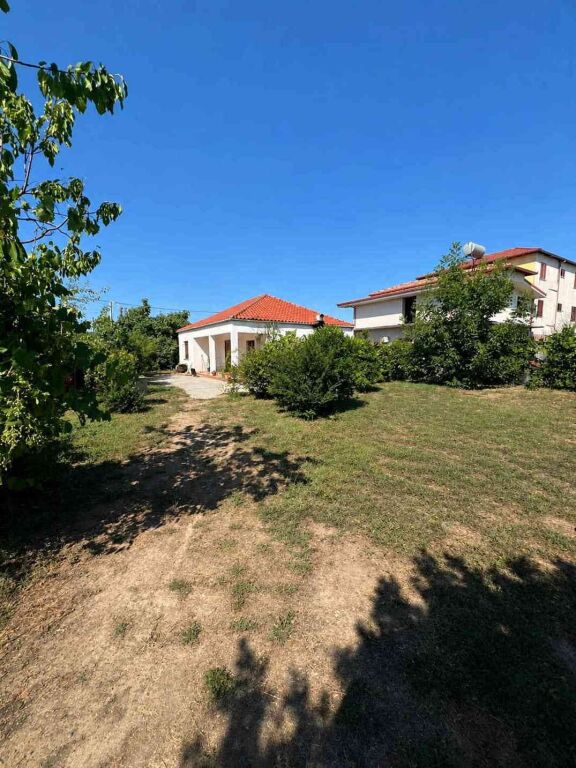 Shtëpi për rikonstruktim në zonën e Kavajes, Durres