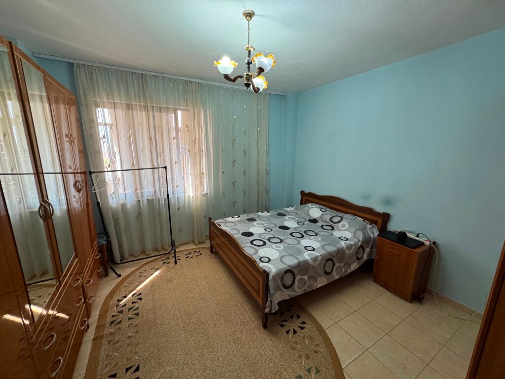 🏡 Shitet Apartament 2+1+2  📍 Don Bosko, pranë Shkollës “Qazim Turdiu” 📐 96 m² neto, me certifikatë 🏢 Kati 4 me ashensor 🌿 2 ballkone të mbyllura ✨ Mundësi organizimi në 3+1 💰 Çmimi: 200 milion lekë