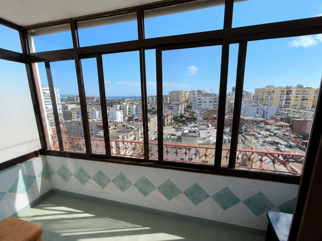 Shitet Apartament 1+1 te Markata Durres