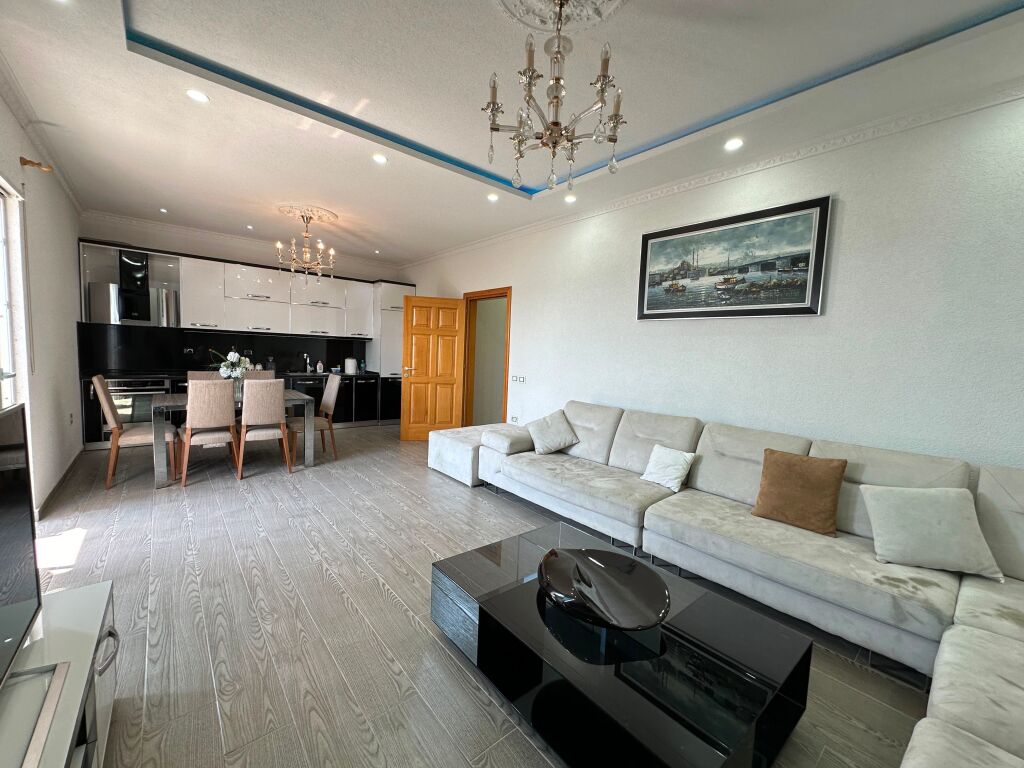 Shitet apartament 2+ 1 në Fresk!