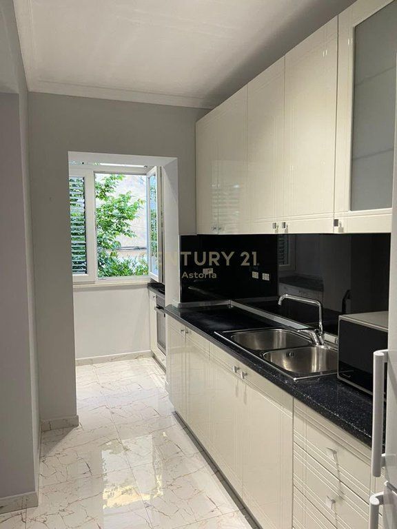 JEPET APARTAMENT 1+1 ME QIRA TE GARDA, LIQENI ARTIFICIAL I TIRANES.