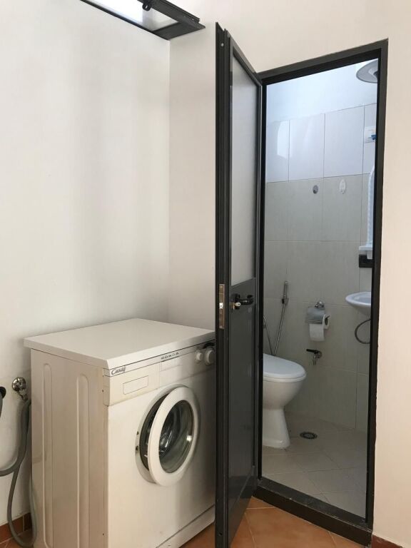 STUDIO APARTMENT 20000 LEKE.NEAR THE EUROPEAN UNIVERSITY OF TIRANA.