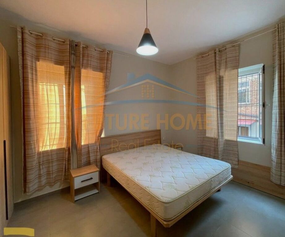 Shitet, Apartament 2+1, Shkolla e Bashkuar, Tiranë 135,000 €