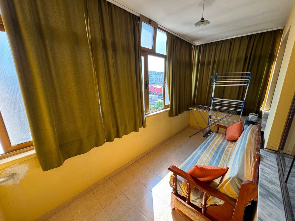 🏡 Shitet Apartament 2+1+2  📍 Don Bosko, pranë Shkollës “Qazim Turdiu” 📐 96 m² neto, me certifikatë 🏢 Kati 4 me ashensor 🌿 2 ballkone të mbyllura ✨ Mundësi organizimi në 3+1 💰 Çmimi: 200 milion lekë