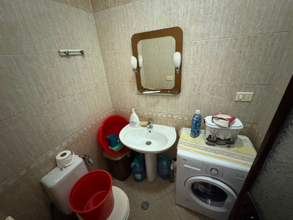 🏡 Shitet Apartament 2+1+2  📍 Don Bosko, pranë Shkollës “Qazim Turdiu” 📐 96 m² neto, me certifikatë 🏢 Kati 4 me ashensor 🌿 2 ballkone të mbyllura ✨ Mundësi organizimi në 3+1 💰 Çmimi: 200 milion lekë