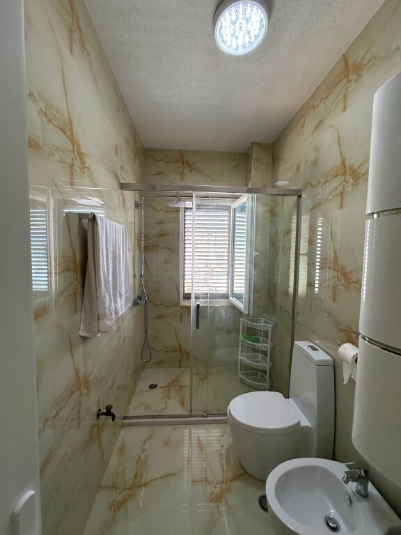 Shitet apartament 2+ 1 në Fresk!