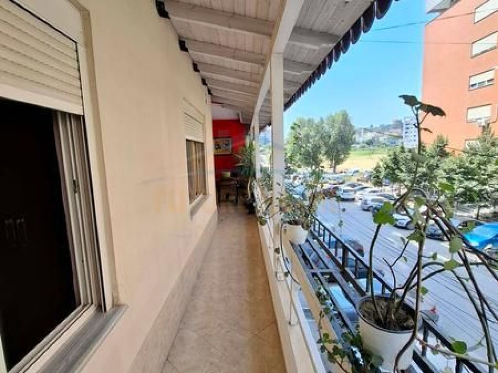 Shitet, Apartament 2+1+2, Unaza e Re