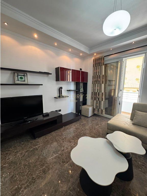 Qira, Apartament 2+1+GARAZHD , Selite