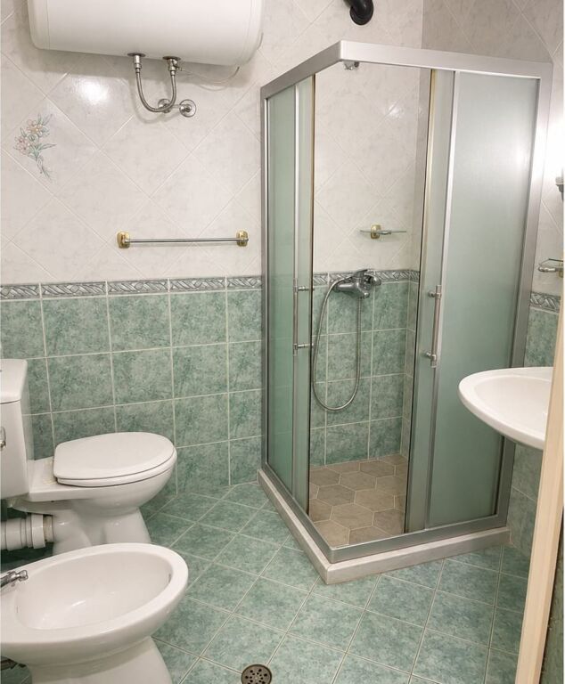 Shitet Apartament 1+1 te Markata Durres