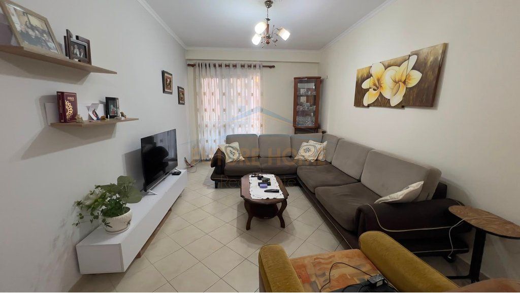 Shitet, Apartament 2+1, Fresk.