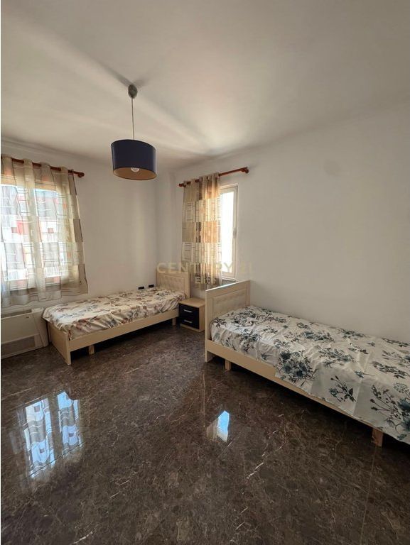 Qira, Apartament 2+1+GARAZHD , Selite