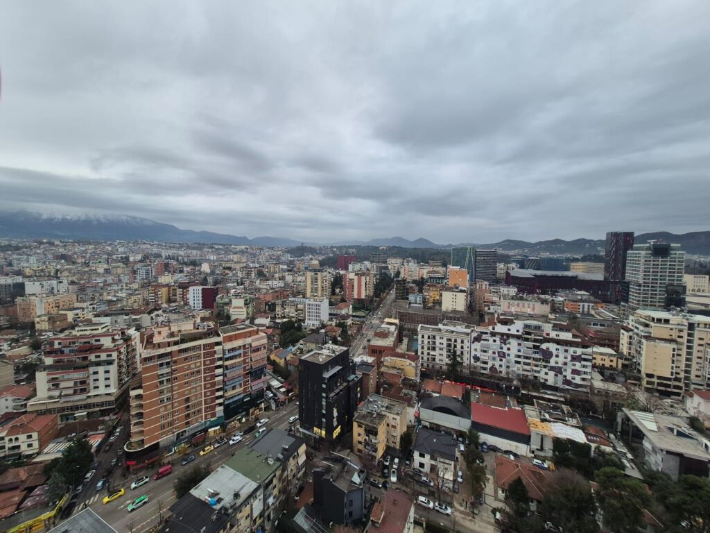 🏢Ufficio in Affitto a Downtown One Tirana!