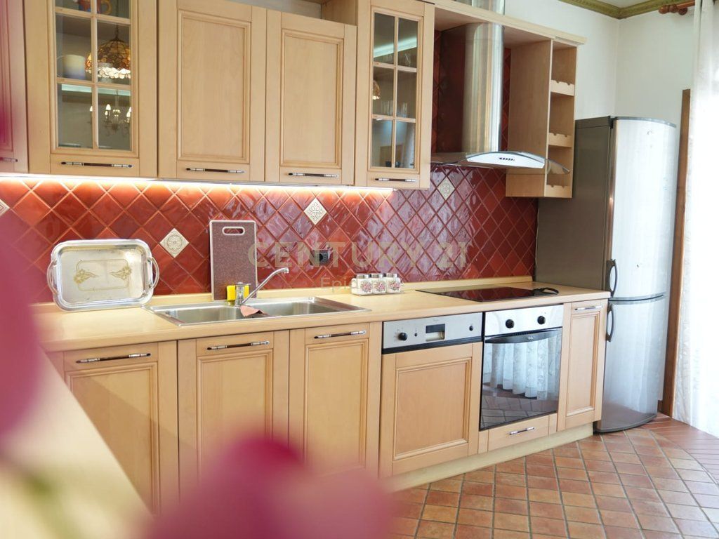 FOR RENT 2+1 APARTMENT NEAR THE SPORTS PALACE !