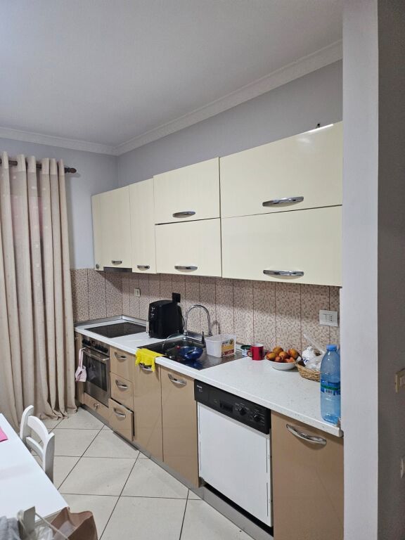 JEPET ME QERA APARTAMENT 2+1+PARKIM - RRUGA 5 MAJI, TIRANE
