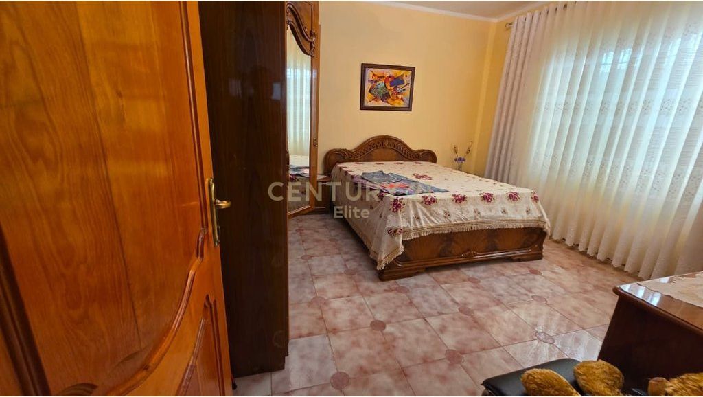 SHITET SHTEPI PRIVATE 1-KATESHE + TRUALL XHAMLLIK 320,000 €