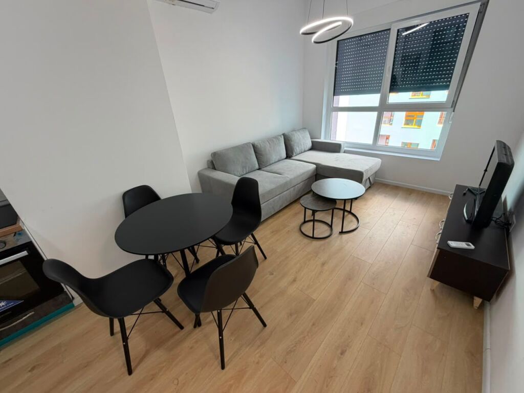 🏡 Jepet me qira apartament 1+1 📍 Rezidenca Kadiu , Ali Demi 🏢 Kati 7 me ashensor 💰 Çmimi: 40,000 lekë/muaj