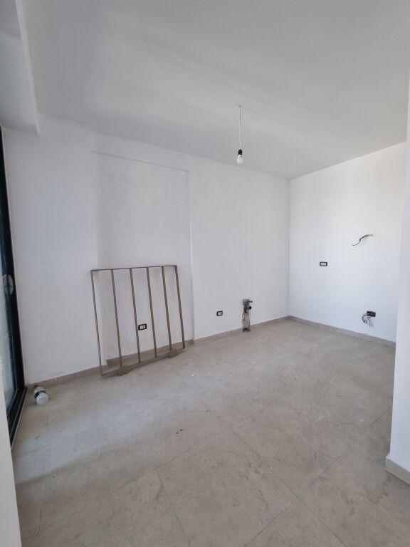 🏡 EXCLUSIVE  APARTMENT FOR SALE 1+1 AT SELVIA, DIBRA STREET  📍 Premium location, at Selvia.  ✅ Typology: 1+1 📐 Net area: 70.55 m² 📐 Gross area: 85 m² 🏢 5th floor, with elevator 🛠️ Finishes within 8 months  💶 Price: 240,000 €  🚗 Garage option on floor -3: 20,000 €