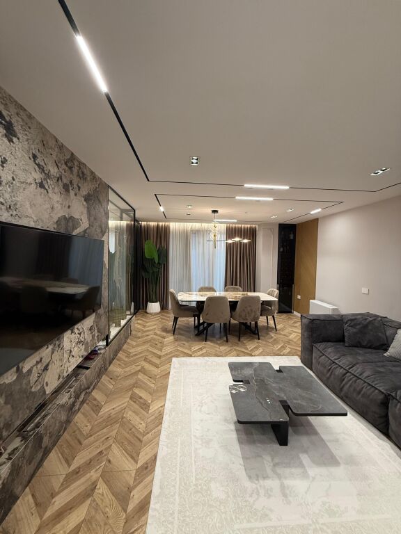 SUPER APARTAMENT PER SHITJE NE RRUGEN E PORTIT !!!!