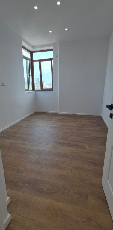 Shitet Apartament 1+1