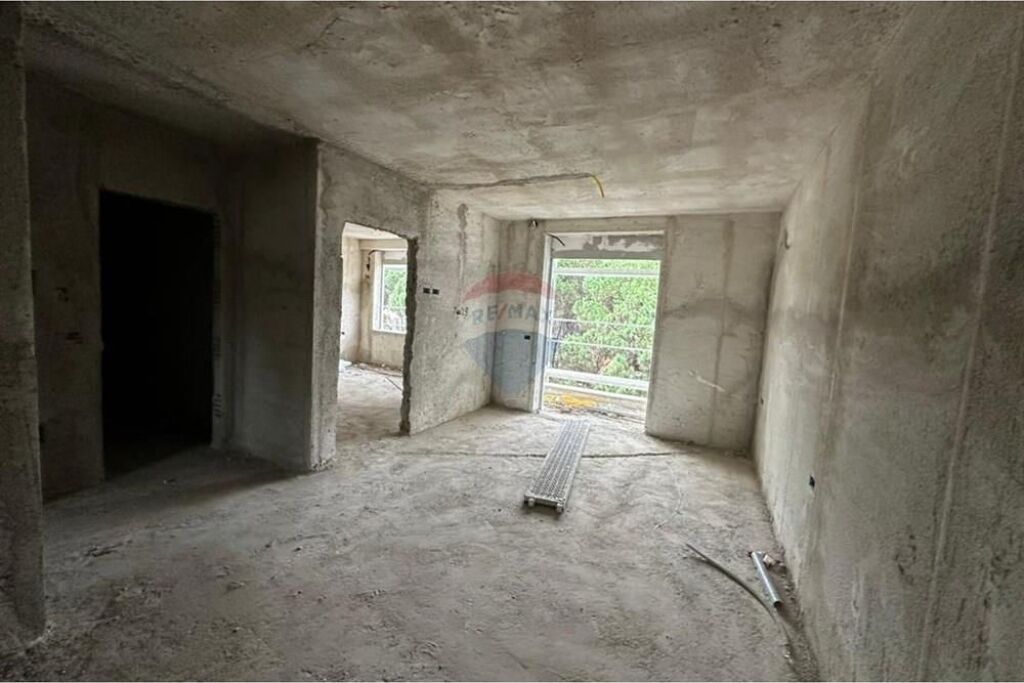 Apartament 1+1 ne shitje tek Mali i Robit