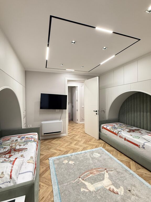 SUPER APARTAMENT PER SHITJE NE RRUGEN E PORTIT !!!!