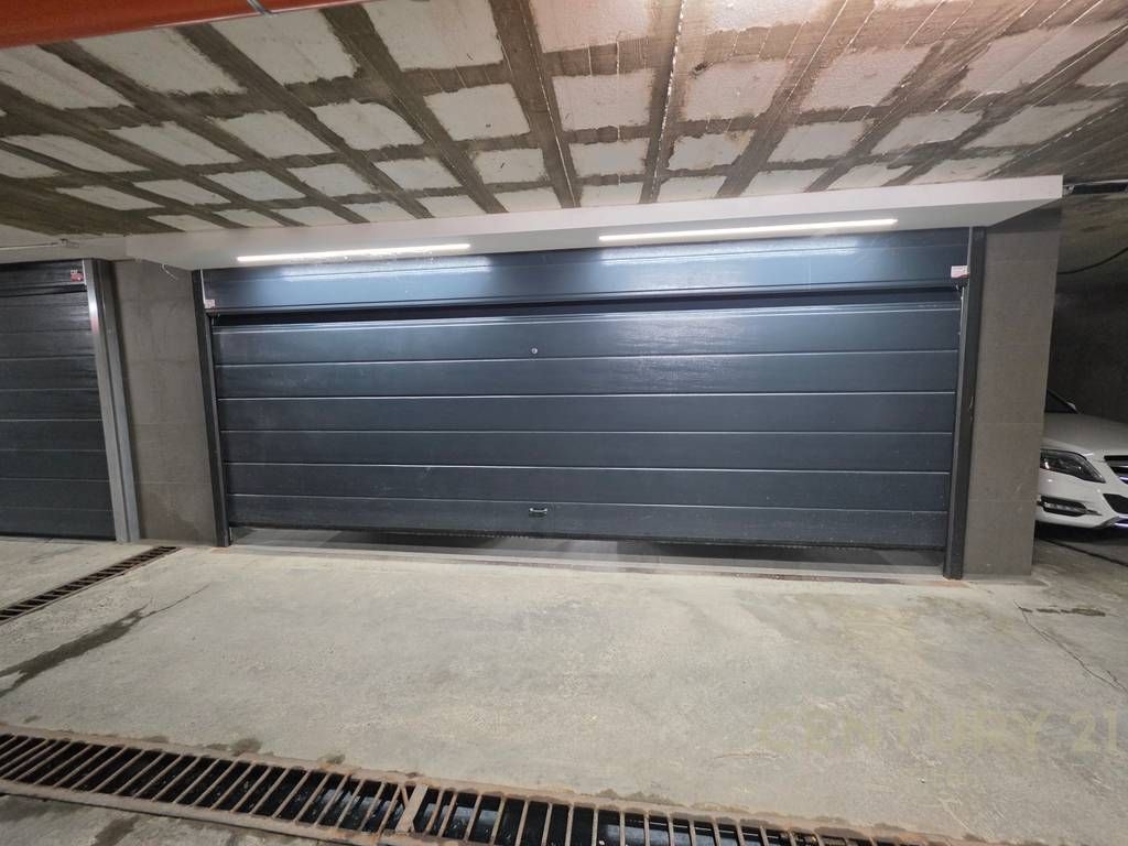 Shitet Pentohouse 240 metra katror +552metra verande +2poste parkimi