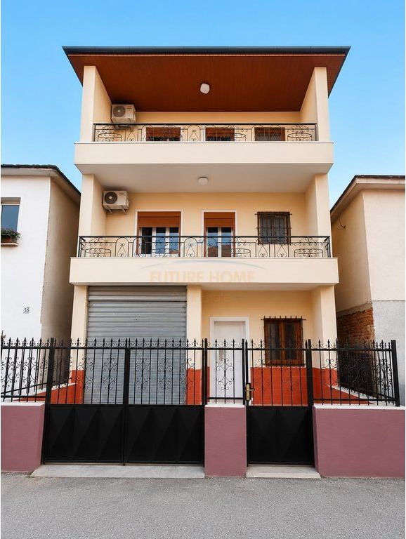 Qera, Vilë, Xhamllik, Tiranë