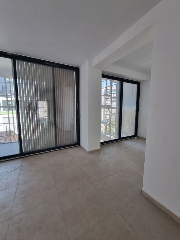 🏡 EXCLUSIVE  APARTMENT FOR SALE 1+1 AT SELVIA, DIBRA STREET  📍 Premium location, at Selvia.  ✅ Typology: 1+1 📐 Net area: 70.55 m² 📐 Gross area: 85 m² 🏢 5th floor, with elevator 🛠️ Finishes within 8 months  💶 Price: 240,000 €  🚗 Garage option on floor -3: 20,000 €