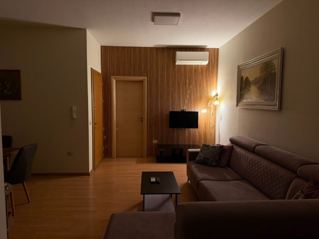 Qera | Vilë 3 + 1 | Fusha Aviacionit | 1000 €/muaj