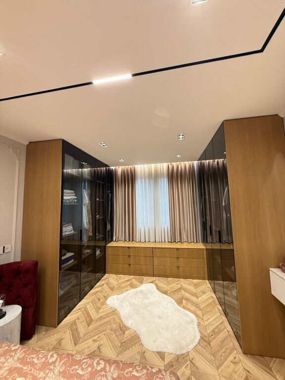 SUPER APARTAMENT PER SHITJE NE RRUGEN E PORTIT !!!!