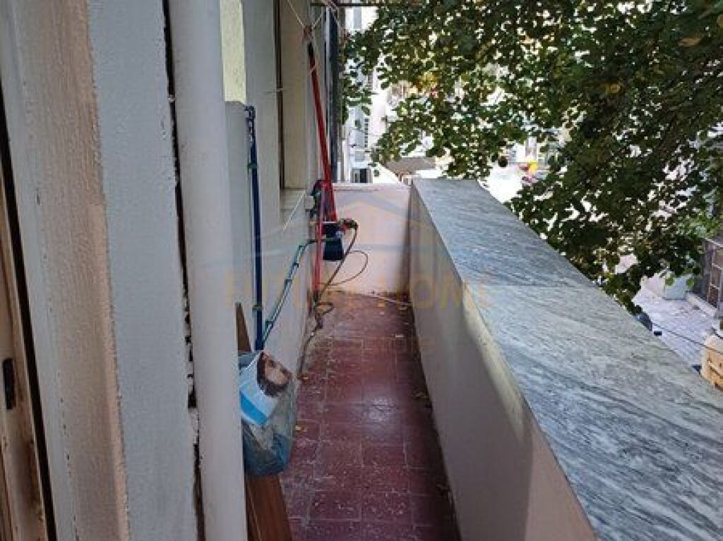 Shitet, Apartament 2+1, Sheshi Wilson, Tiranë