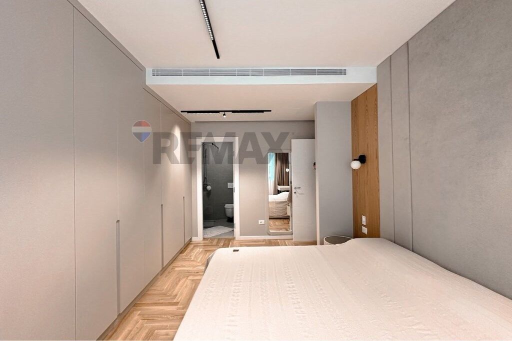 Apartment 1+1, Air Albania Stadium