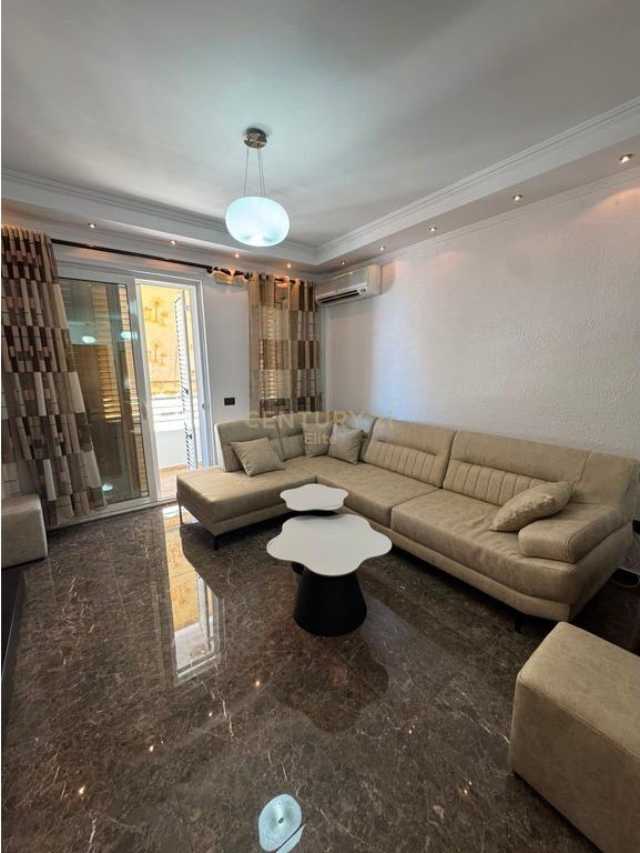 Qira, Apartament 2+1+GARAZHD , Selite